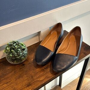 Women’s Lucky Brand navy blue Soft.l Nappa Leather Flats 9.5